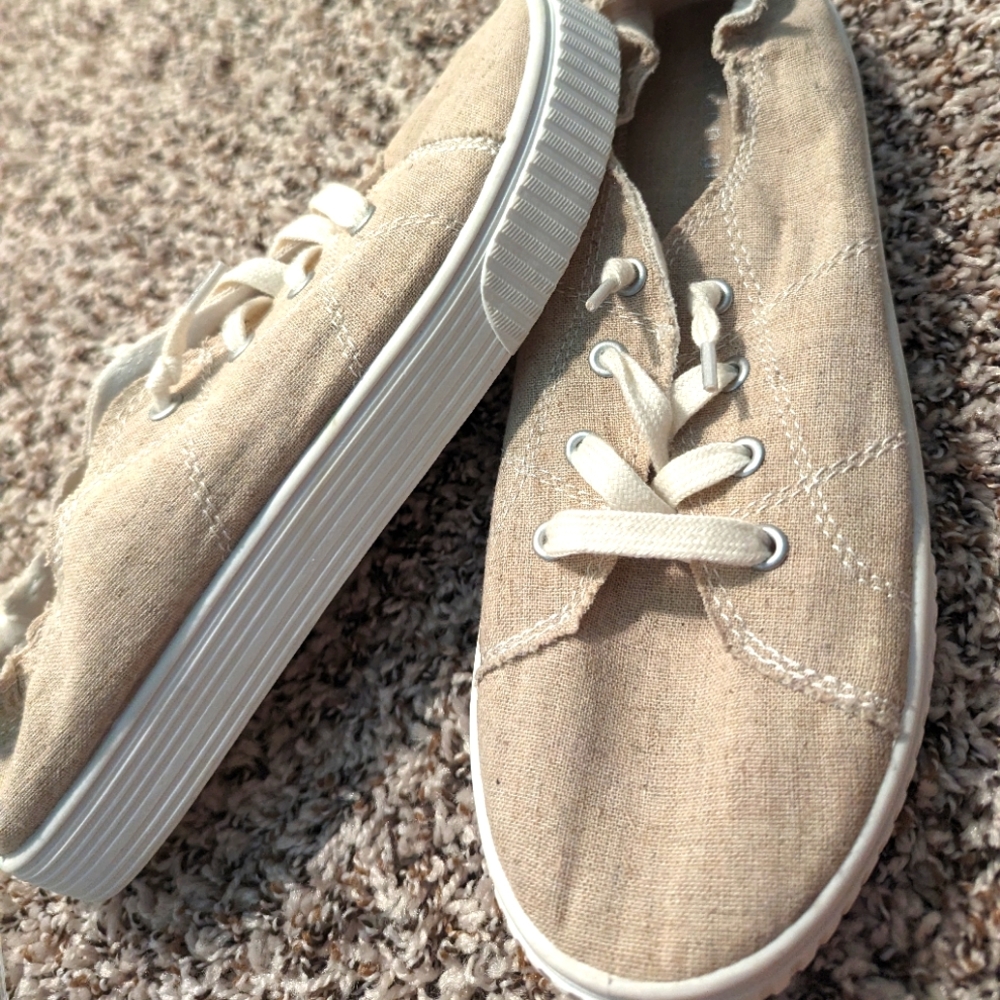 Madden girl slip on sneakers